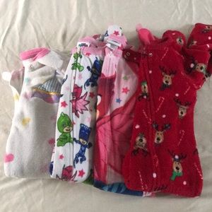 *WARM* Lot of 5 Fleece PJs. Four 2T, one 18-24m